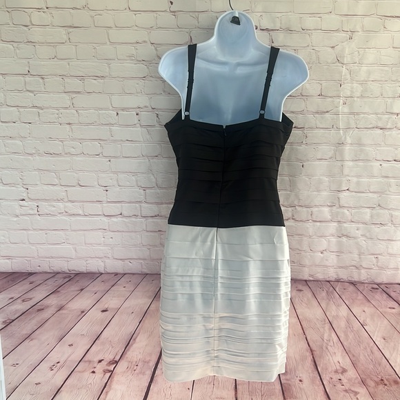 NWOT BCBGMAXAZRIA Canvas strips satin mini dress size 8 - Picture 5 of 9